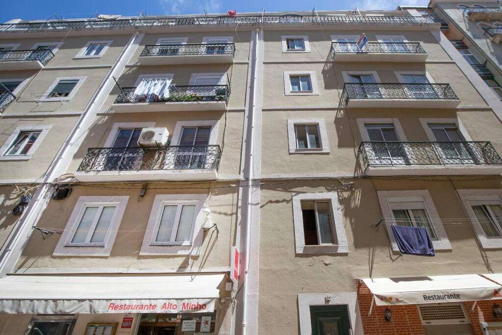 Santa Marta Cozy Apt W/ Ac Lisbon Luaran gambar