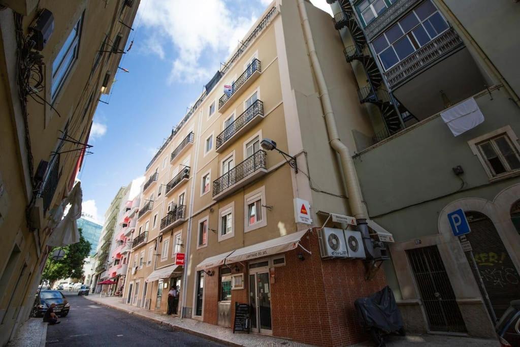 Santa Marta Cozy Apt W/ Ac Lisbon Luaran gambar